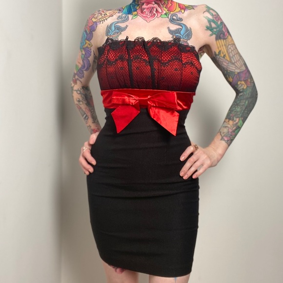 Black and red party dress - Picture 2 of 4